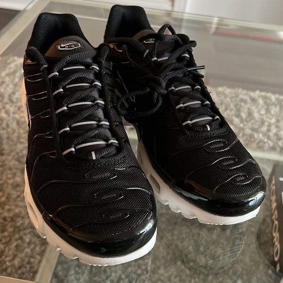 Womens classic Nike airmax plus in 7.5 US. Never been worn. - Picture 6 of 6